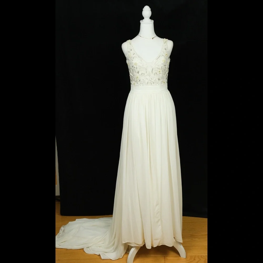 Preowned ivory and sand wedding gown dress. Size S. Very high quality. Size S - Picture 6 of 8